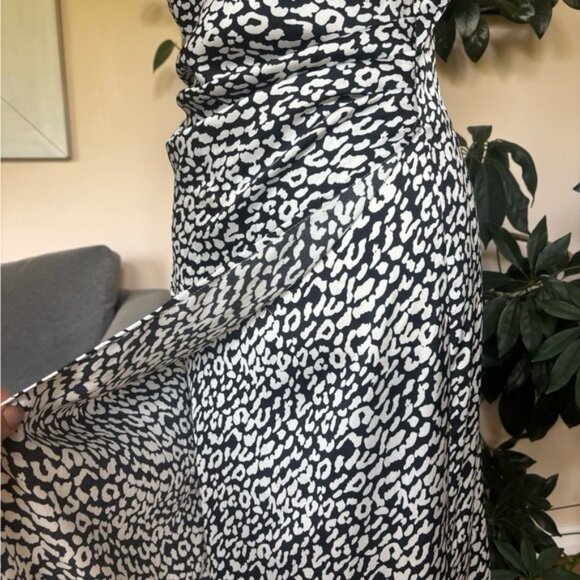 Chic Black & White Animal Print Slip Dress - Picture 4 of 6